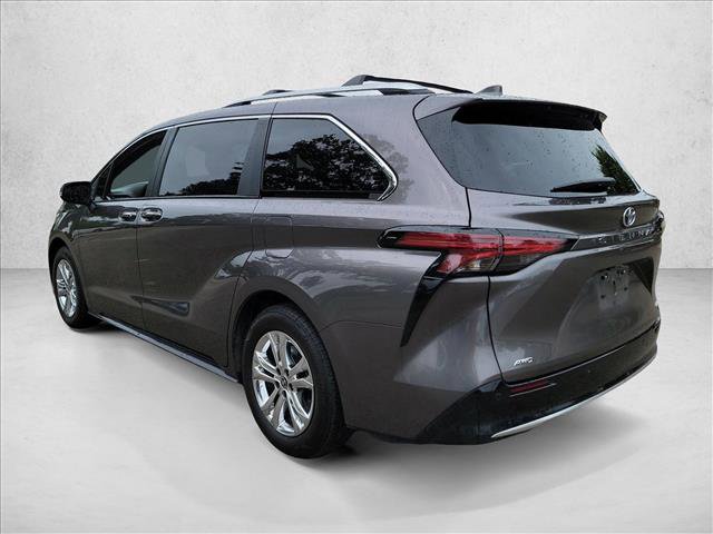 Used 2023 Toyota Sienna Platinum AWD/4WD image 7