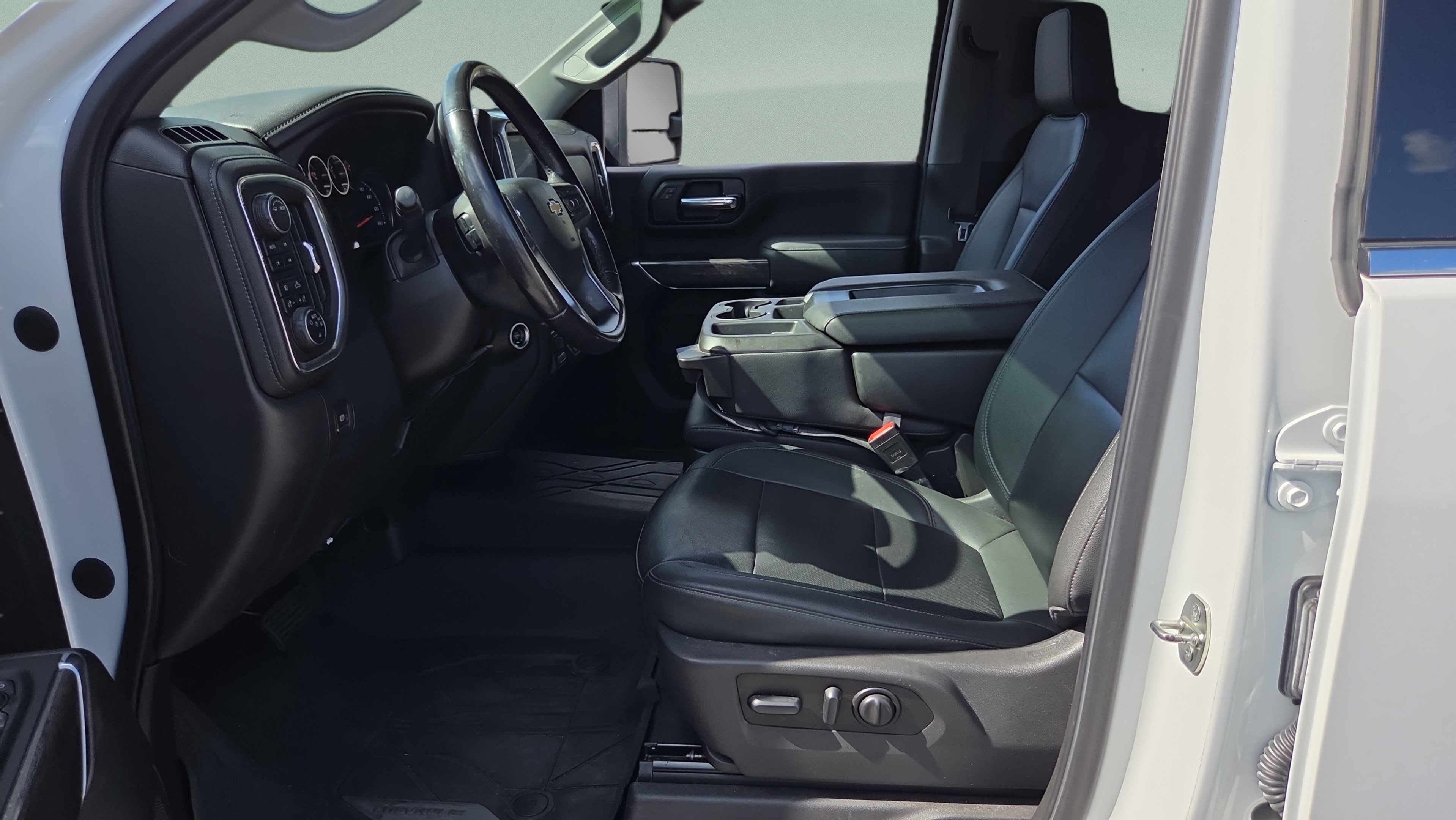 Certified 2022 Chevrolet Silverado 2500 LTZ w/ Safety Package AWD/4WD image 9