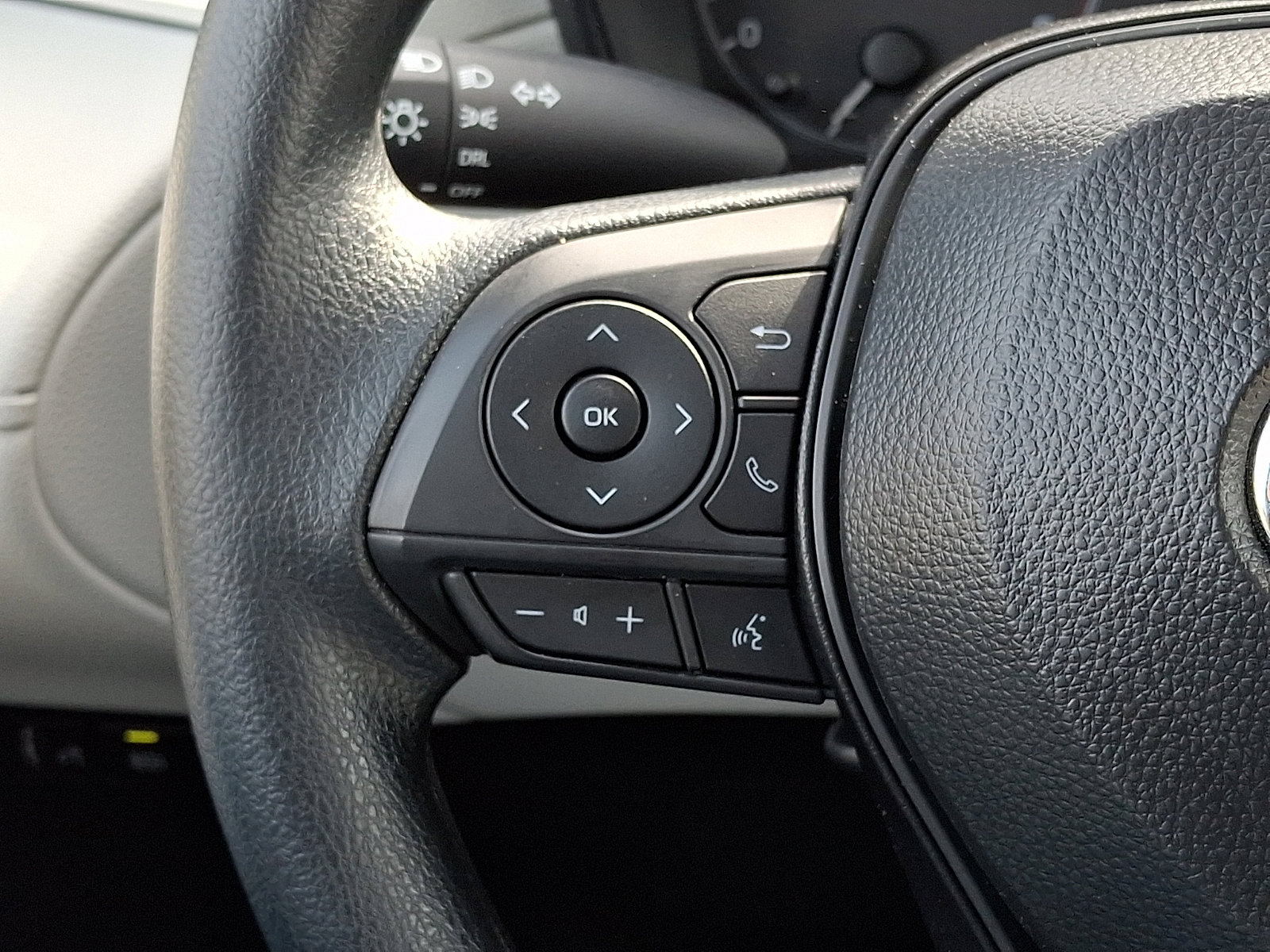 Used 2025 Toyota Corolla Cross L image 20