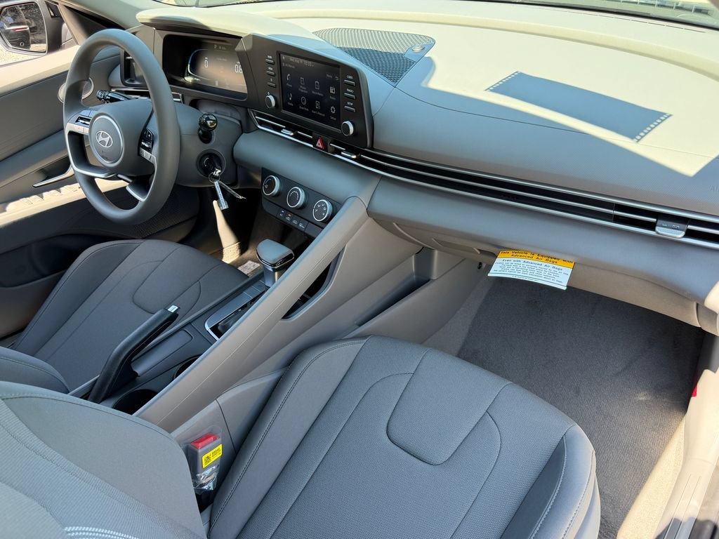 New 2026 Hyundai Elantra SE FWD image 5