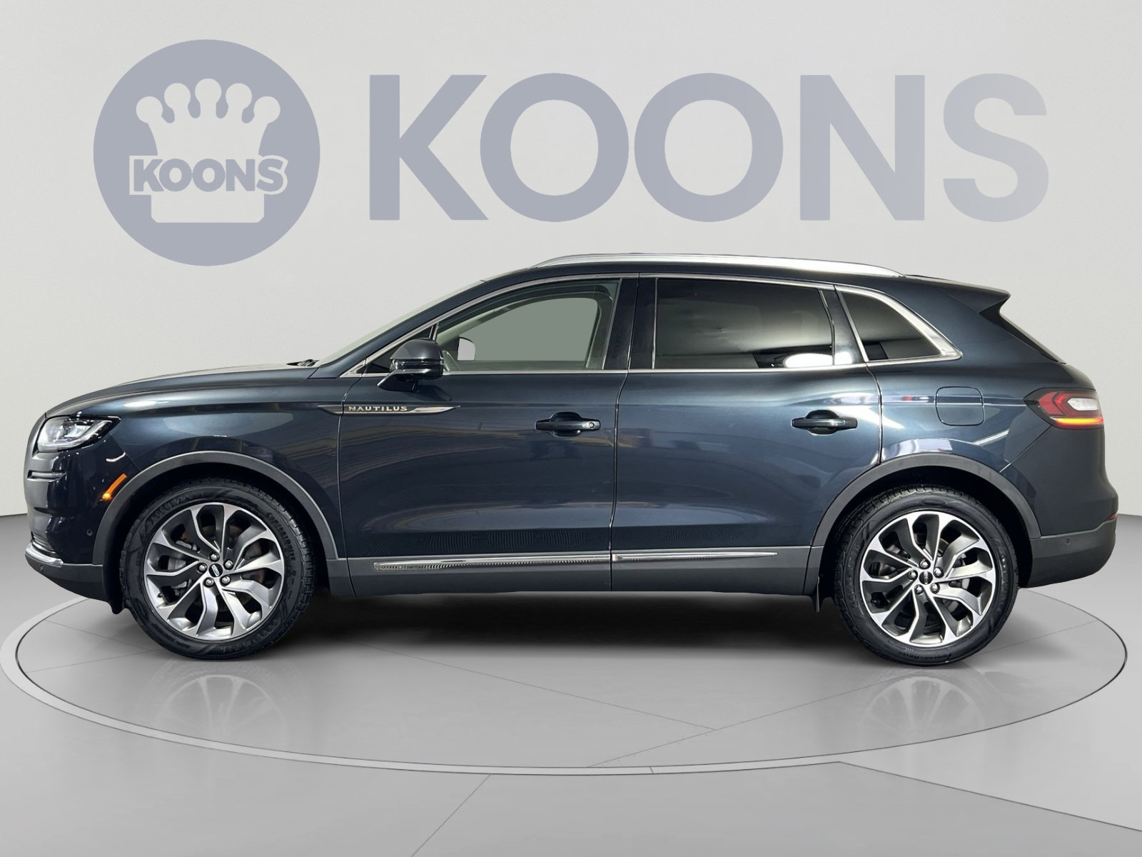 Used 2022 Lincoln Nautilus Reserve AWD/4WD image 2