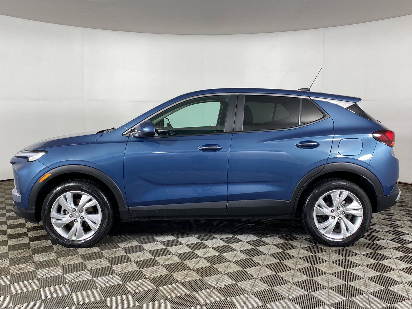 Used 2024 Buick Encore GX Preferred w/ Comfort Package AWD/4WD image 9
