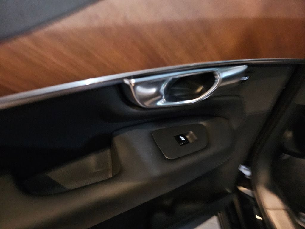 Certified 2024 Volvo XC90 B5 Plus AWD/4WD image 15