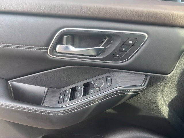 Used 2023 Nissan Rogue Platinum w/ Platinum Premium Package FWD image 19