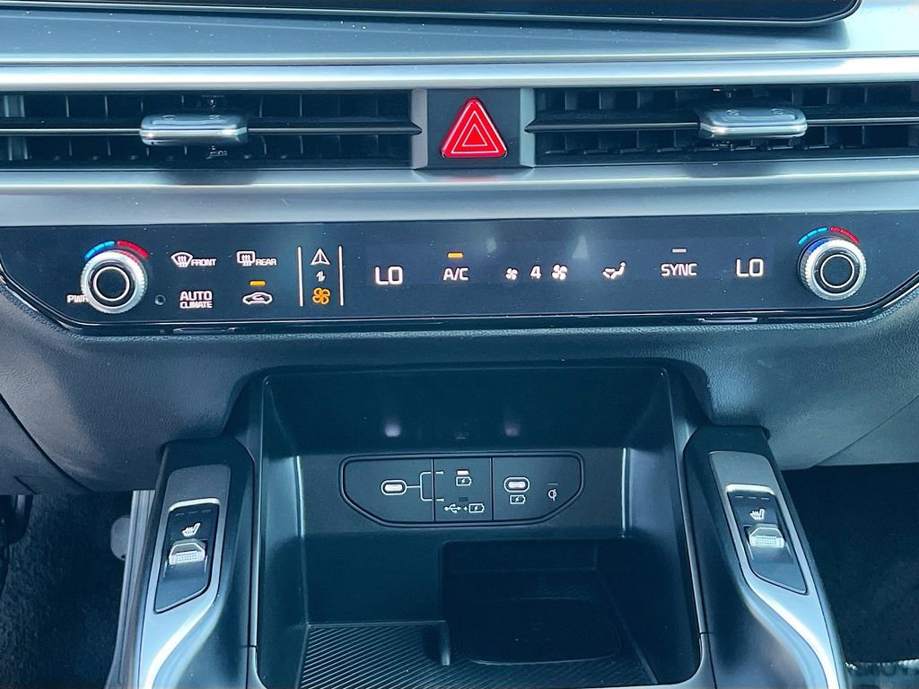 Certified 2025 Kia Sorento S image 25