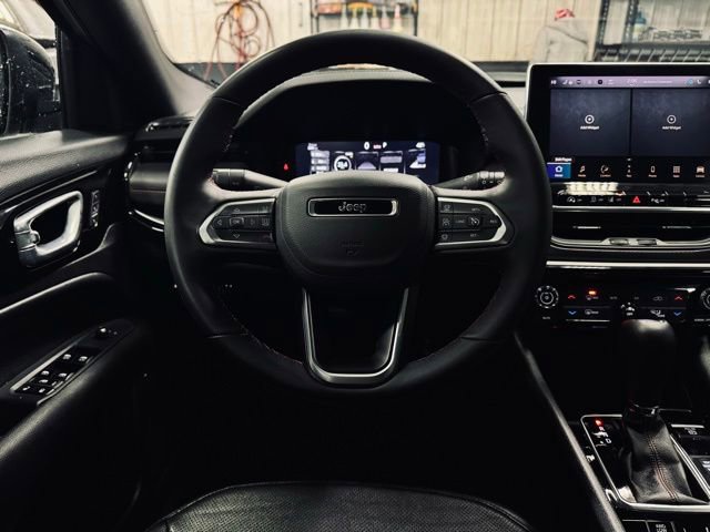 Used 2025 Jeep Compass Trailhawk w/ Trailhawk Elite Group image 25