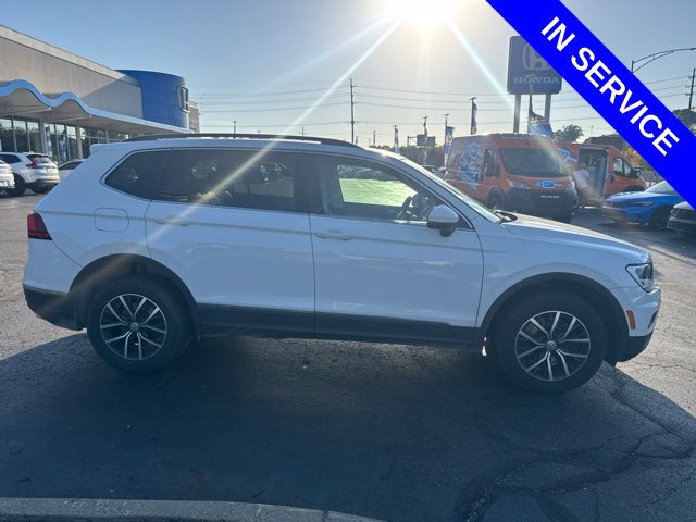 Used 2020 Volkswagen Tiguan SE w/ Panoramic Sunroof Package AWD/4WD image 4