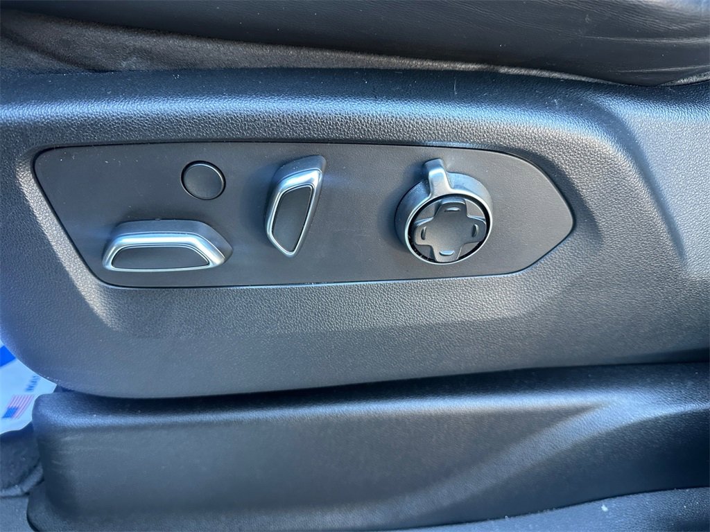 Used 2021 Cadillac Escalade Sport Platinum w/ LPO, ONYX Package image 33