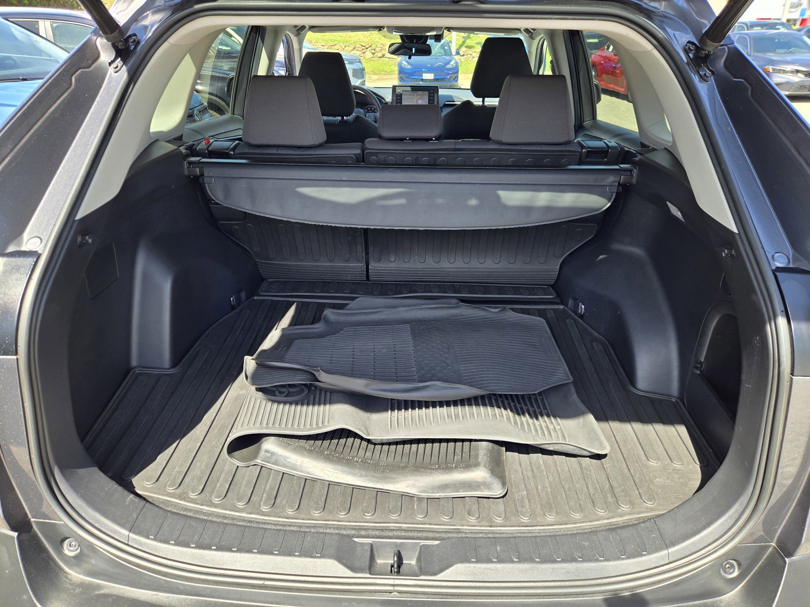 Used 2020 Toyota RAV4 XLE w/ Convenience Package image 27