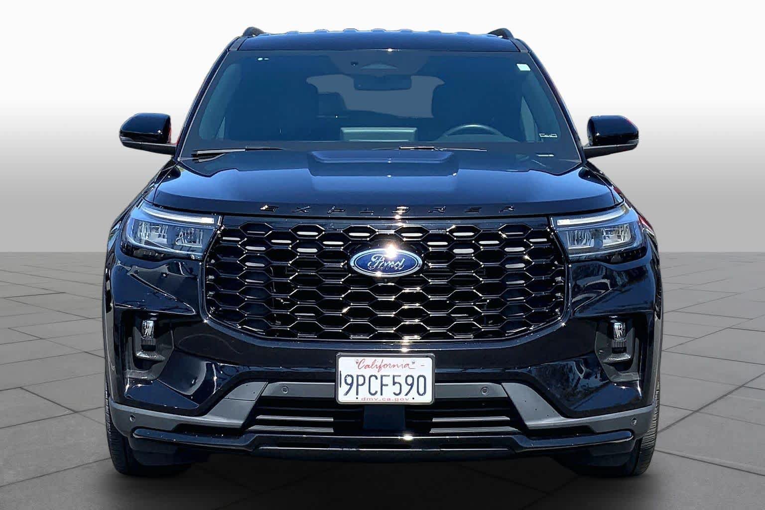 Used 2025 Ford Explorer ST-Line w/ Premium Package RWD image 3