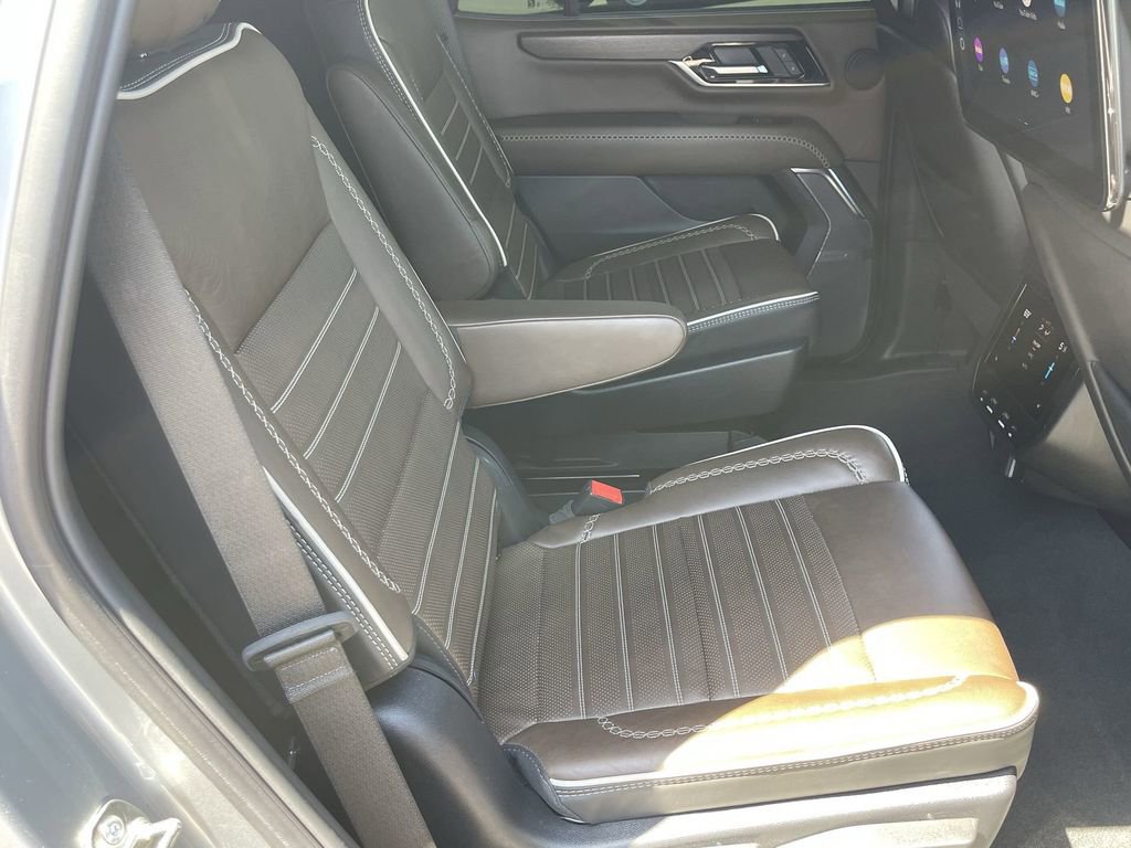 Used 2025 GMC Yukon Denali Ultimate AWD/4WD image 28