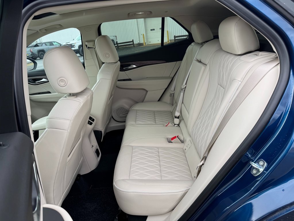 Used 2023 Buick Envision Avenir image 19
