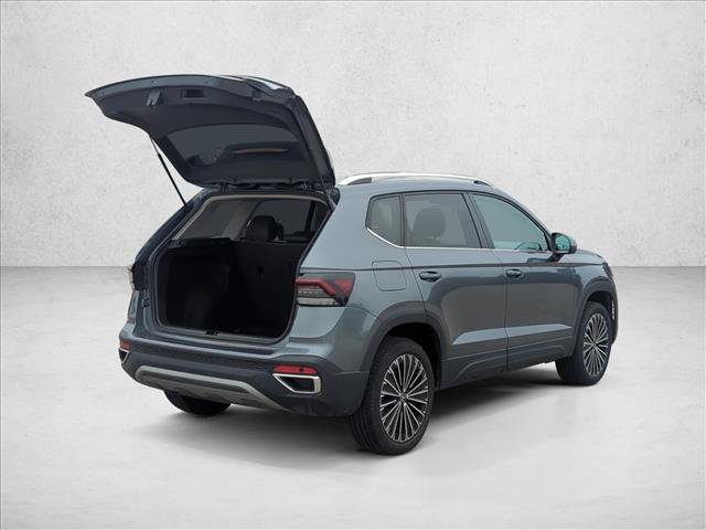 Used 2025 Volkswagen Taos SE FWD image 17