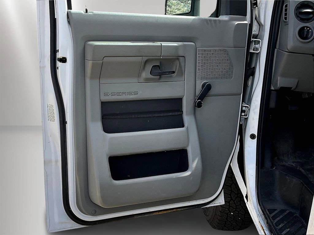Used 2016 Ford E-350 and Econoline 350 Super Duty RWD image 19