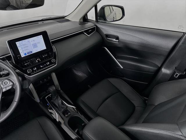 Certified 2025 Toyota Corolla Cross XLE image 24