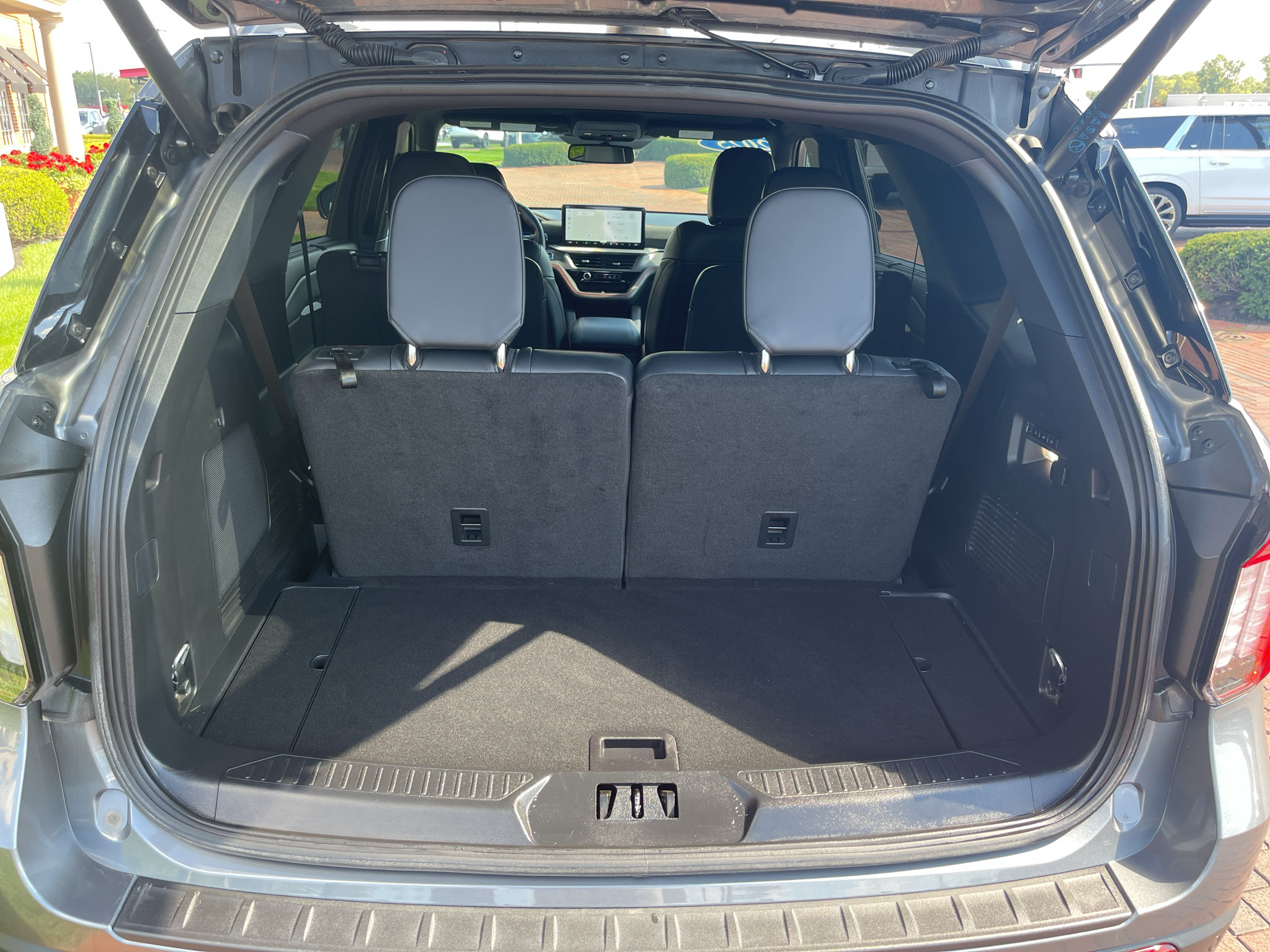 Used 2025 Ford Explorer ST AWD/4WD image 14