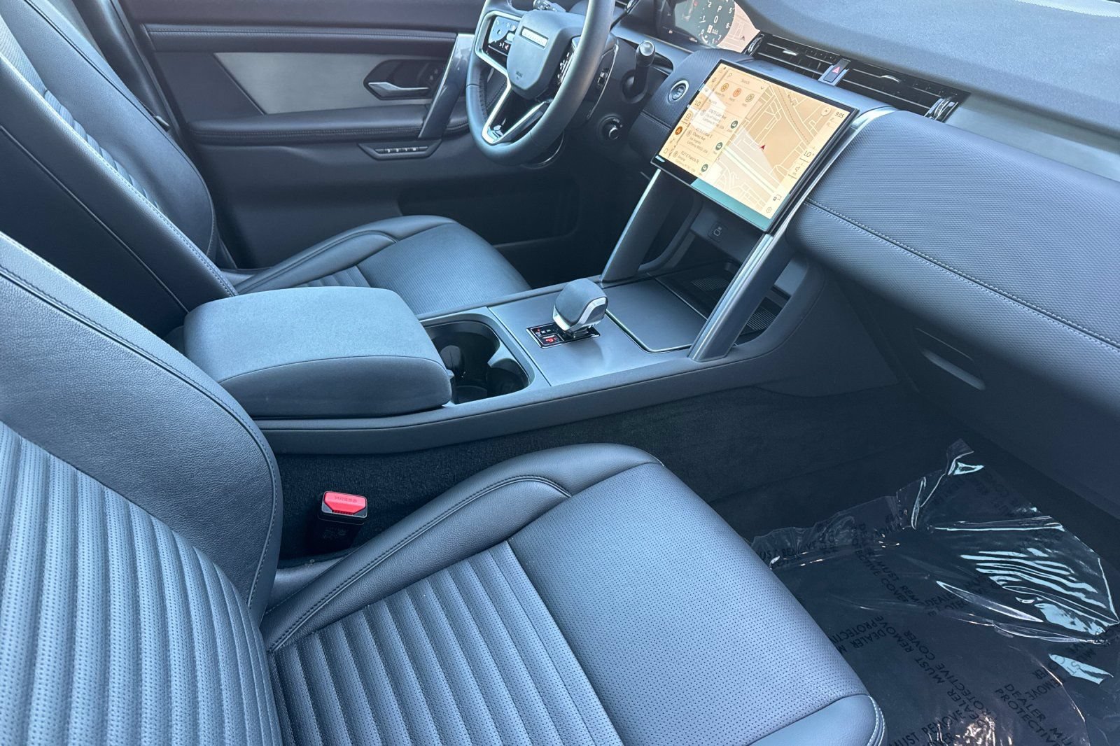 Certified 2025 Land Rover Discovery Sport Dynamic SE AWD/4WD image 17