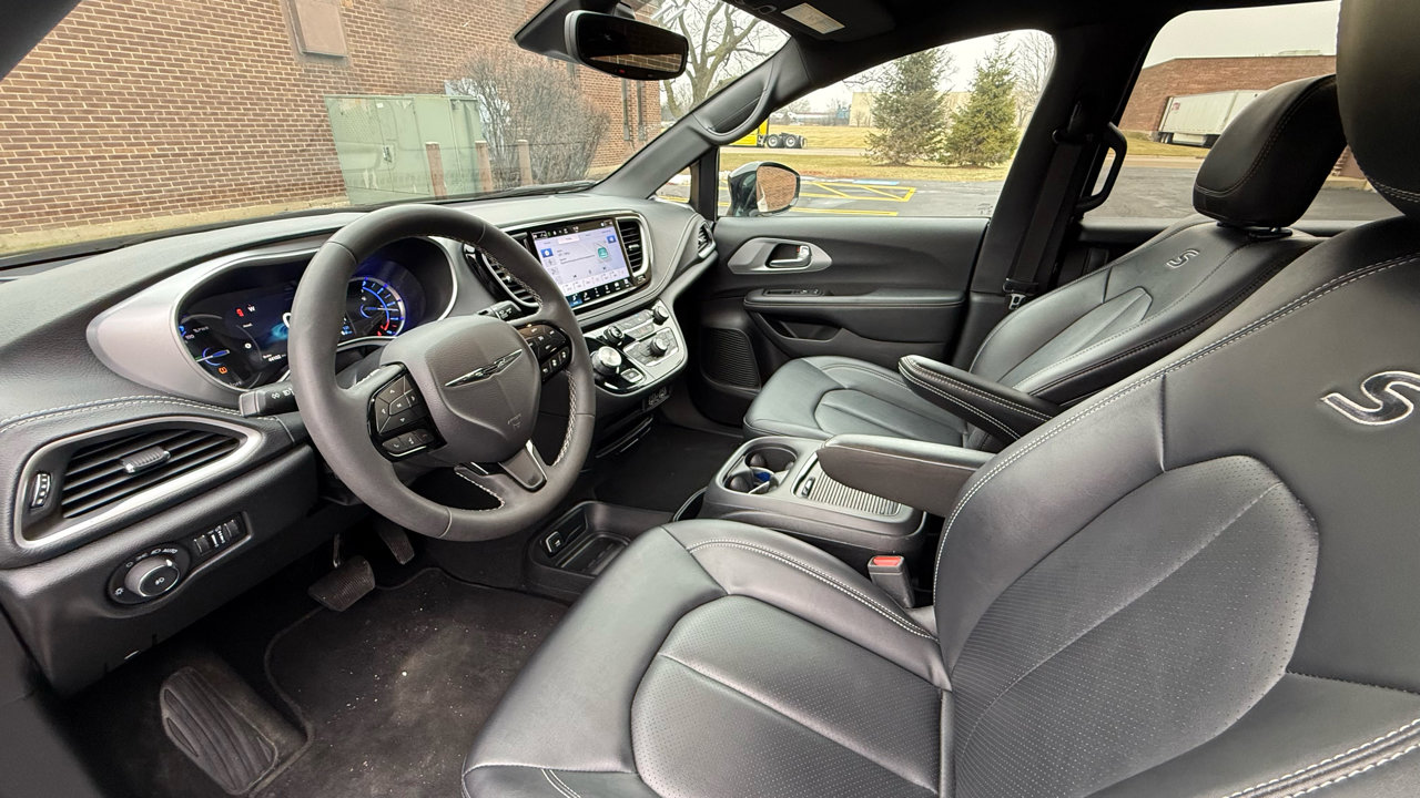 Used 2024 Chrysler Pacifica Select FWD image 10