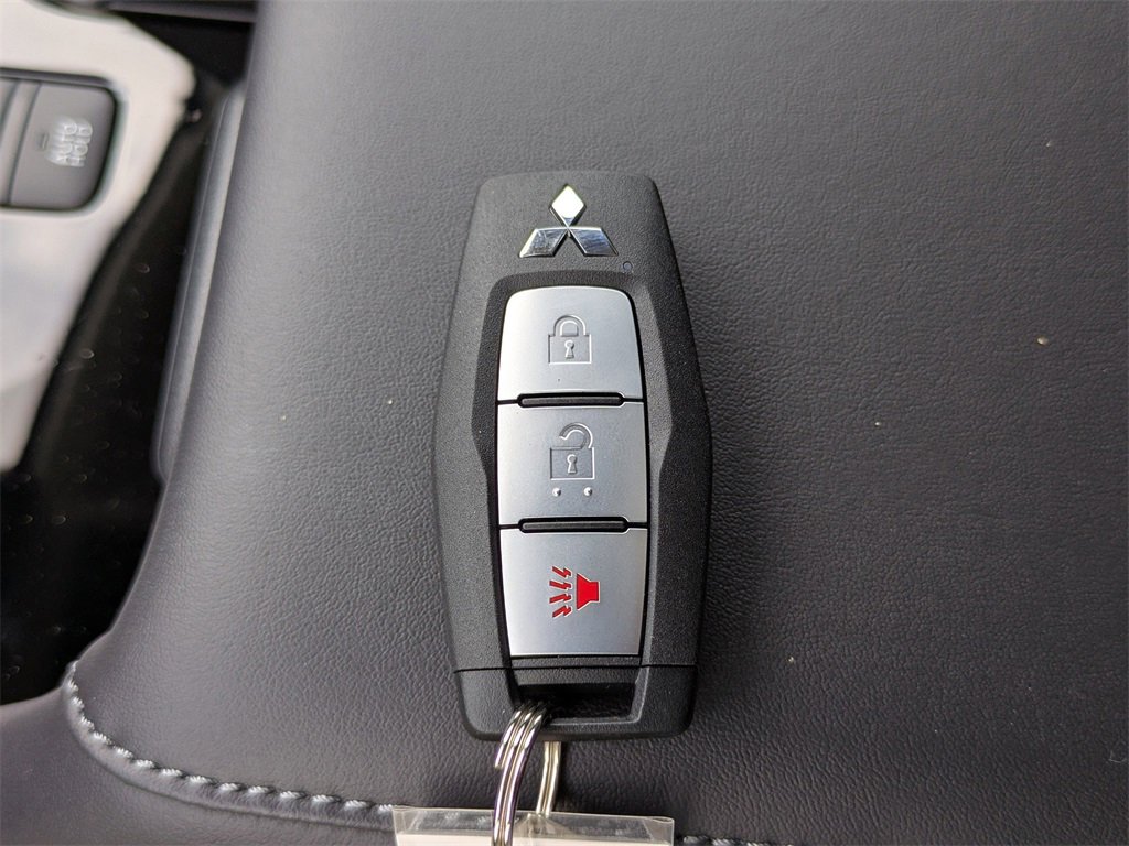 New 2025 Mitsubishi Outlander ES image 28