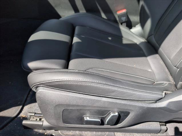 Used 2025 BMW 230i Coupe w/ M Sport Package RWD image 10