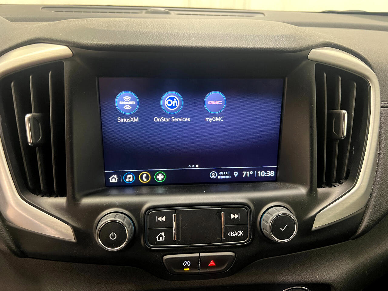 Used 2024 GMC Terrain SLT image 39