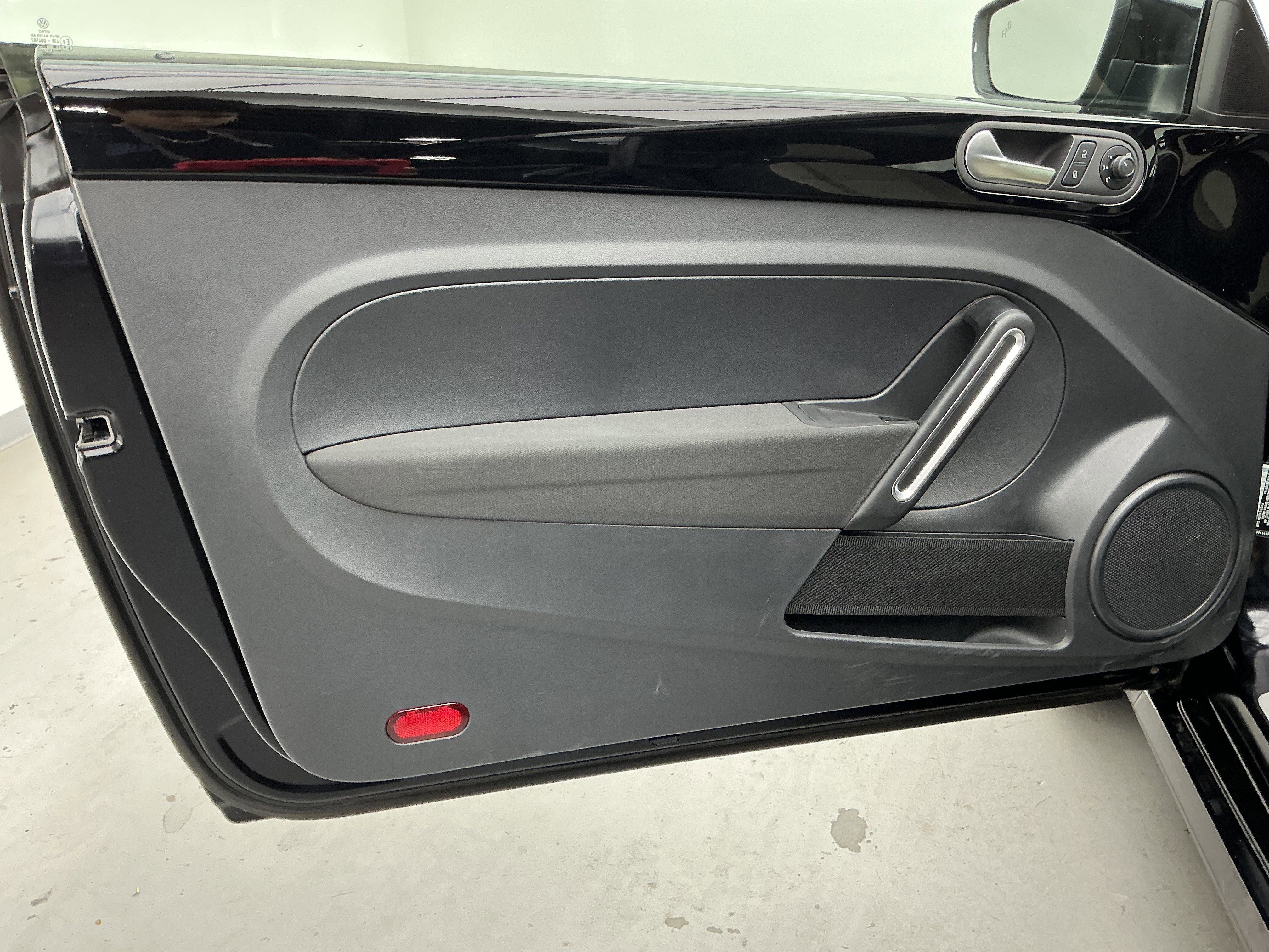 Used 2018 Volkswagen Beetle 2.0T Coast image 14