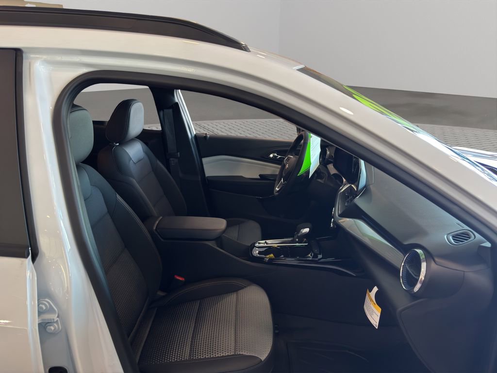 New 2025 Chevrolet Trax LT w/ Driver Confidence Package image 19