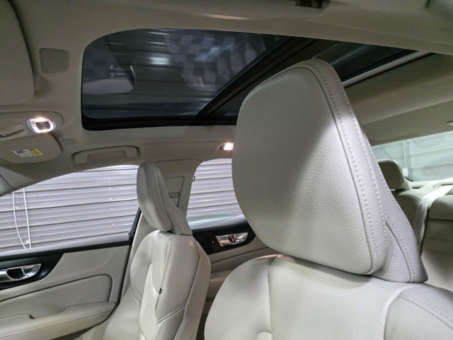 Used 2022 Volvo S60 T8 R-Design Expression w/ Advanced Package image 14