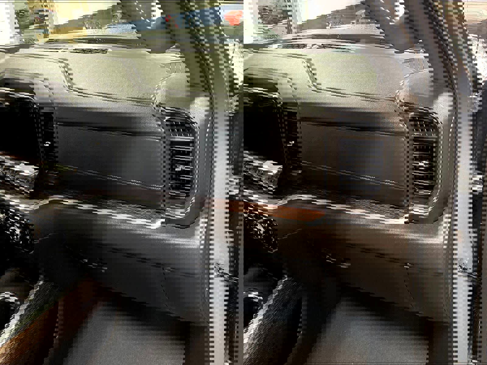 Used 2025 GMC Sierra 1500 Elevation image 13