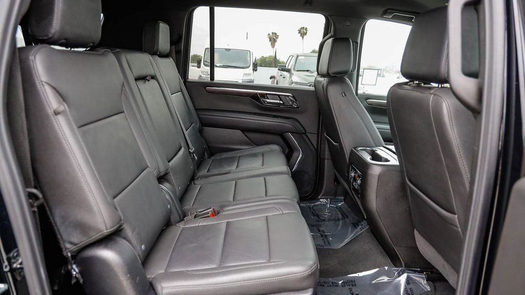 Used 2025 Chevrolet Suburban Z71 AWD/4WD image 18