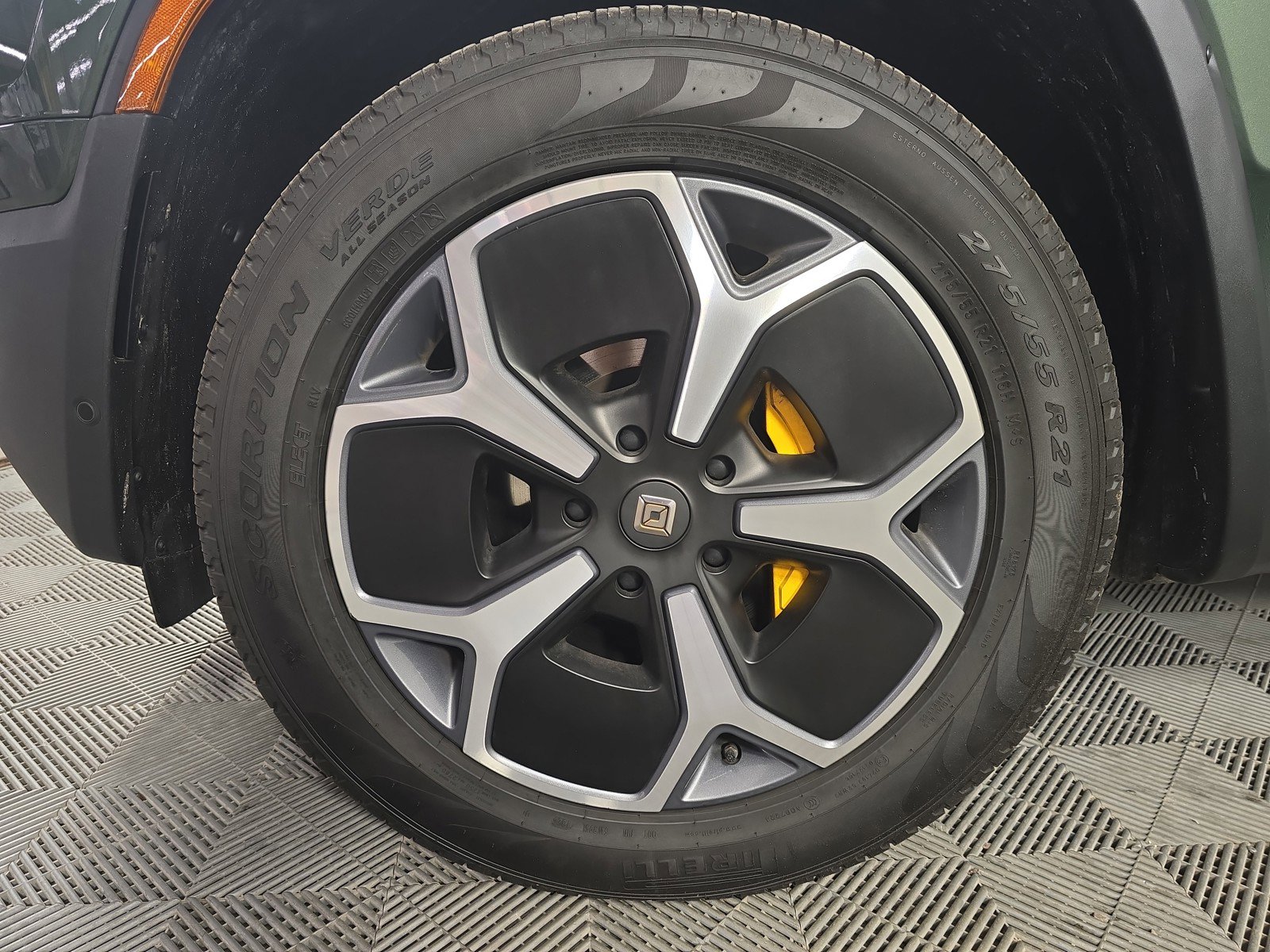 Used 2023 Rivian R1S Adventure AWD/4WD image 9