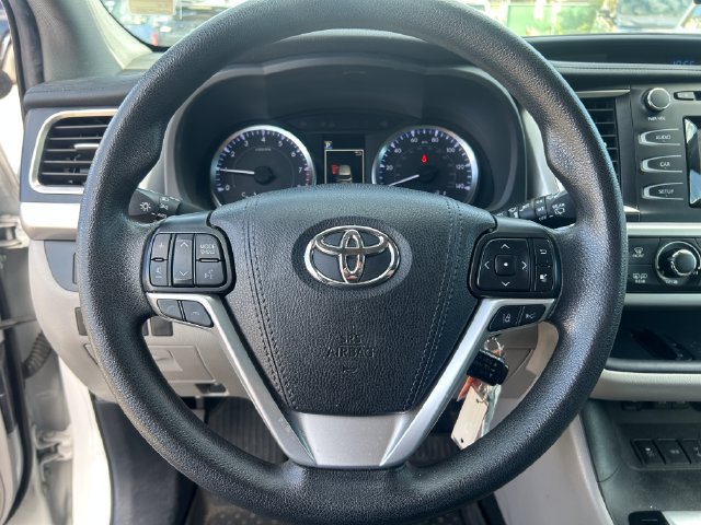 Used 2019 Toyota Highlander LE AWD/4WD image 21