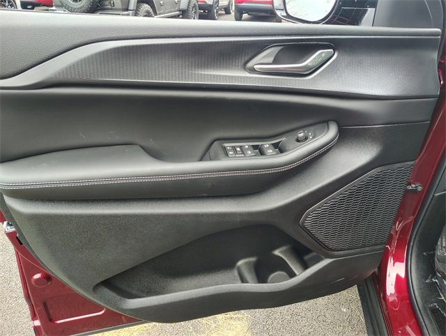 New 2025 Jeep Grand Cherokee L Laredo image 11