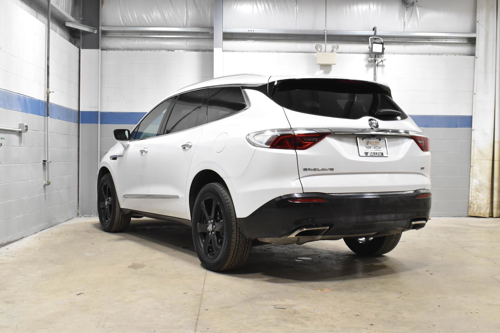 Used 2024 Buick Enclave Essence w/ Sport Touring Edition image 28