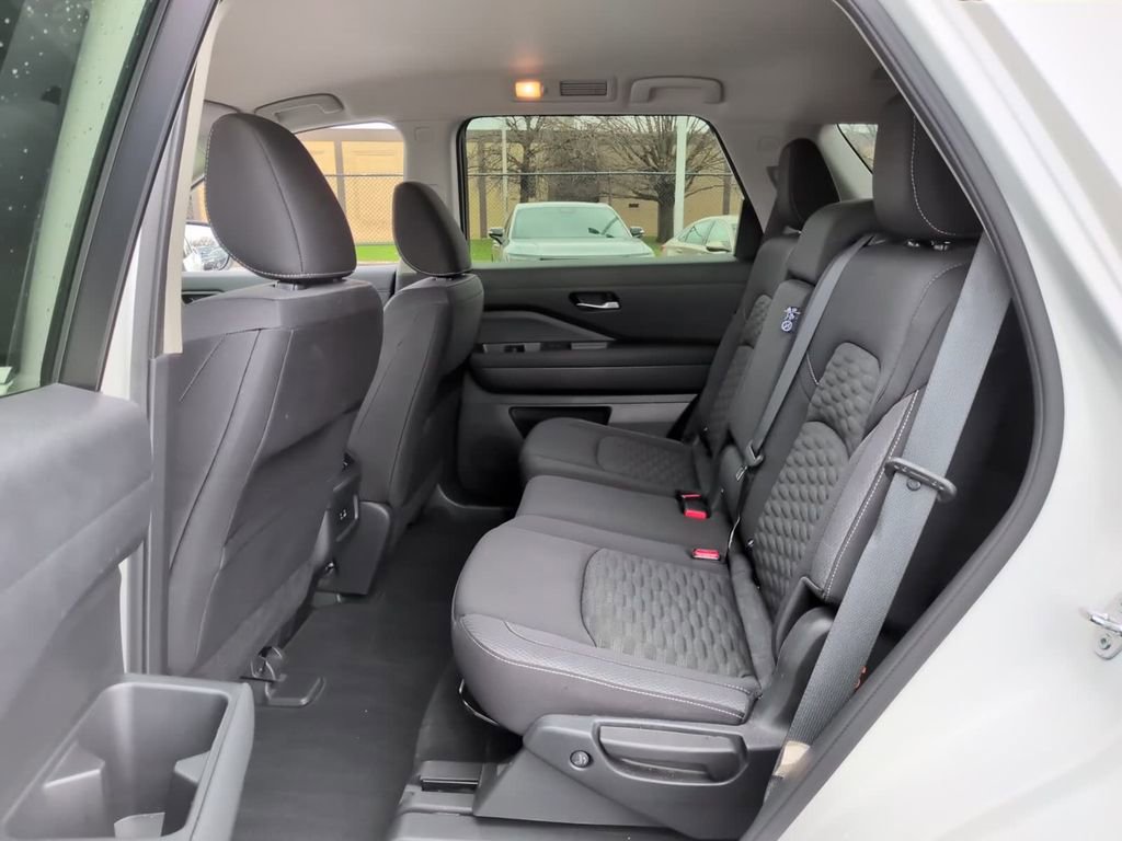 Used 2022 Nissan Pathfinder SV AWD/4WD image 13