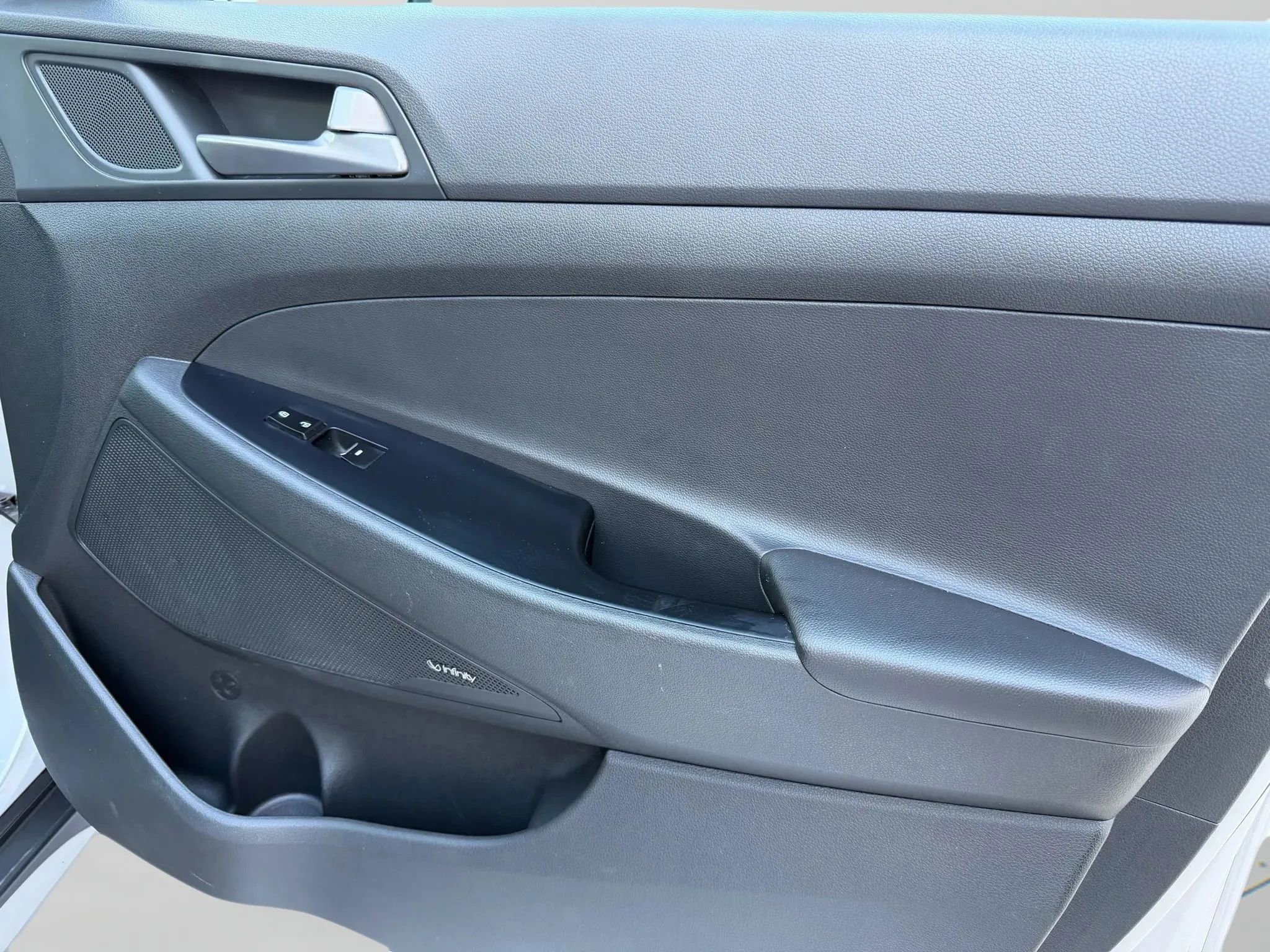 Used 2017 Hyundai Tucson Limited image 8