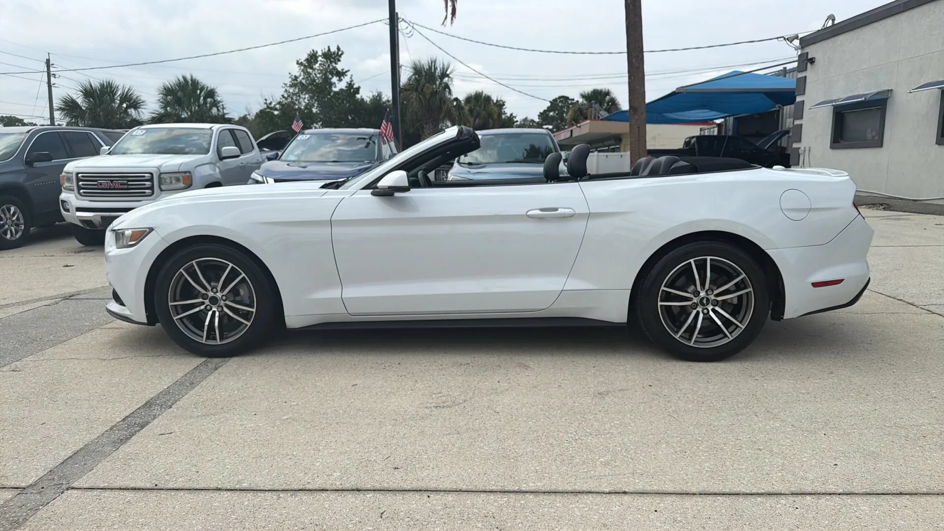 Used 2017 Ford Mustang Premium RWD image 10