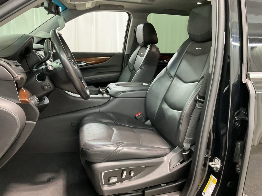 Used 2019 Cadillac Escalade Luxury image 20