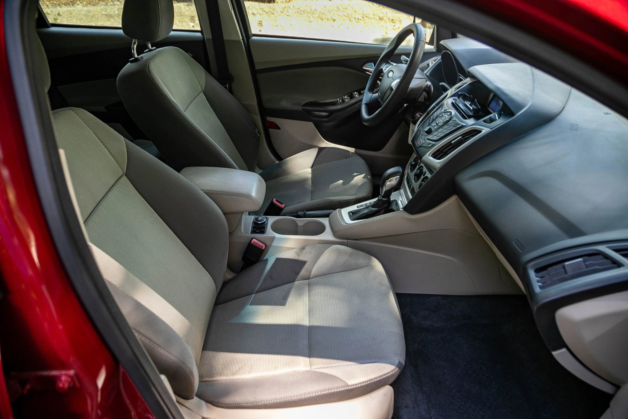 Used 2012 Ford Focus SE image 28