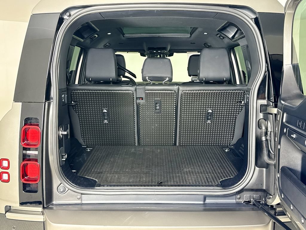 Used 2025 Land Rover Defender 110 X-Dynamic SE AWD/4WD image 24