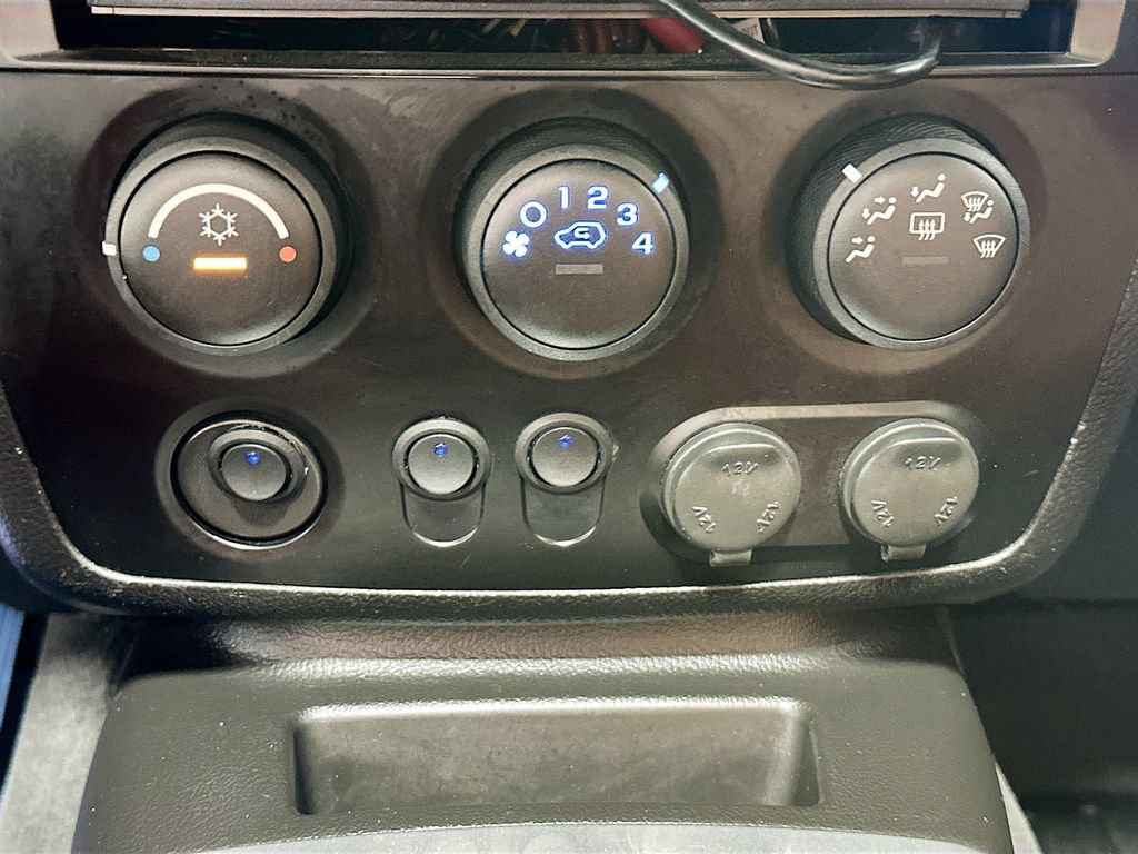Used 2009 HUMMER H3T Alpha AWD/4WD image 17