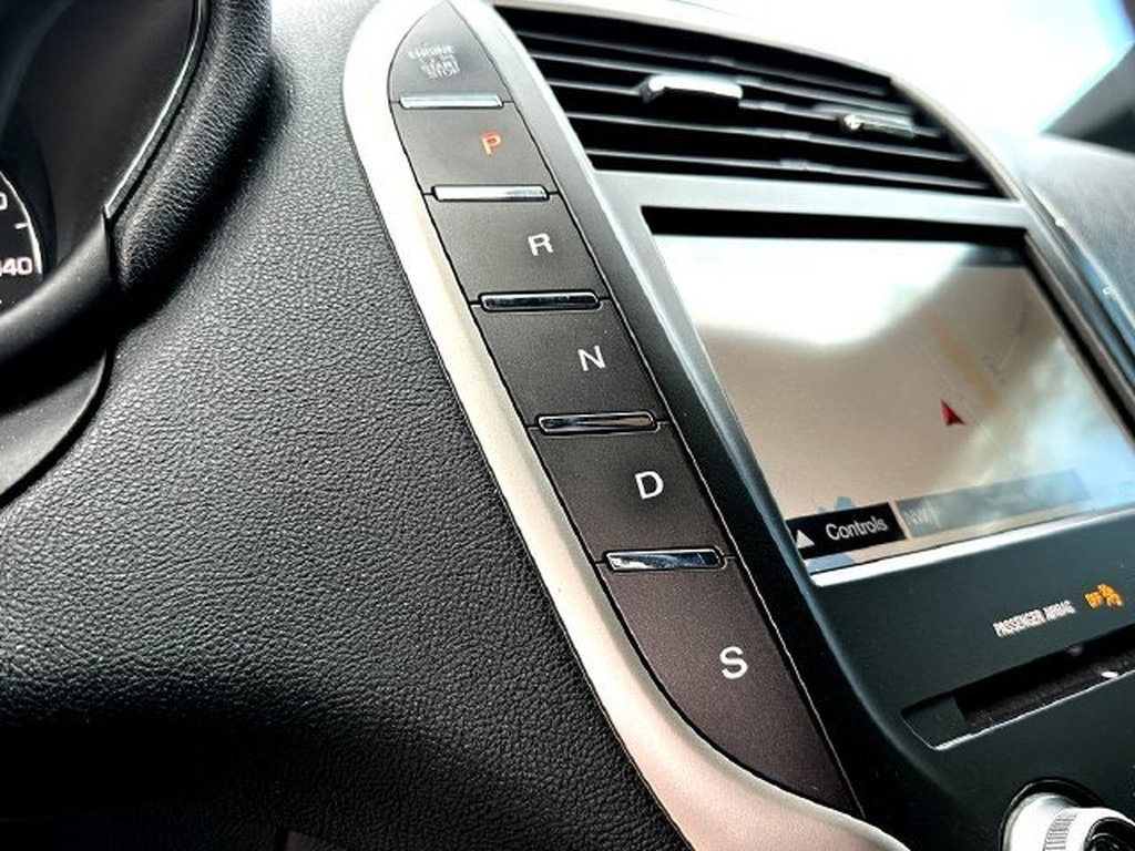 Used 2017 Lincoln MKC Reserve FWD image 16
