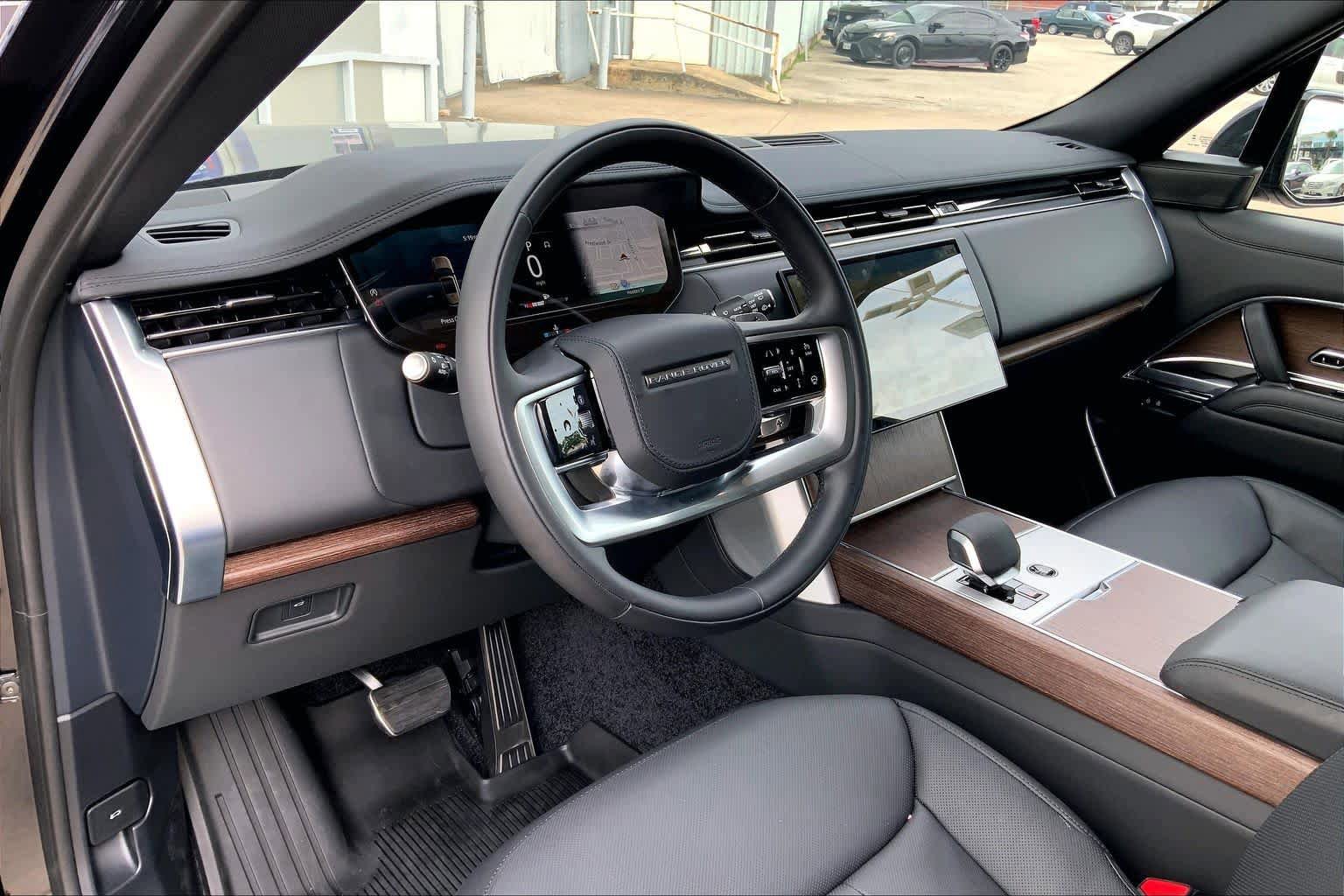 Used 2025 Land Rover Range Rover SE AWD/4WD image 18