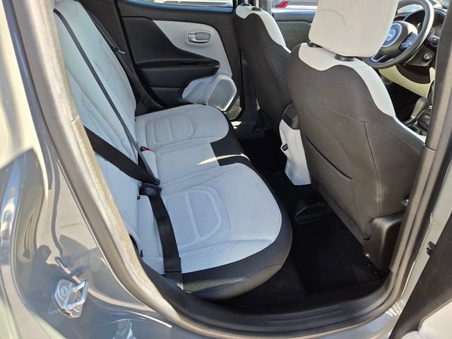 Used 2022 Jeep Renegade Latitude AWD/4WD image 14