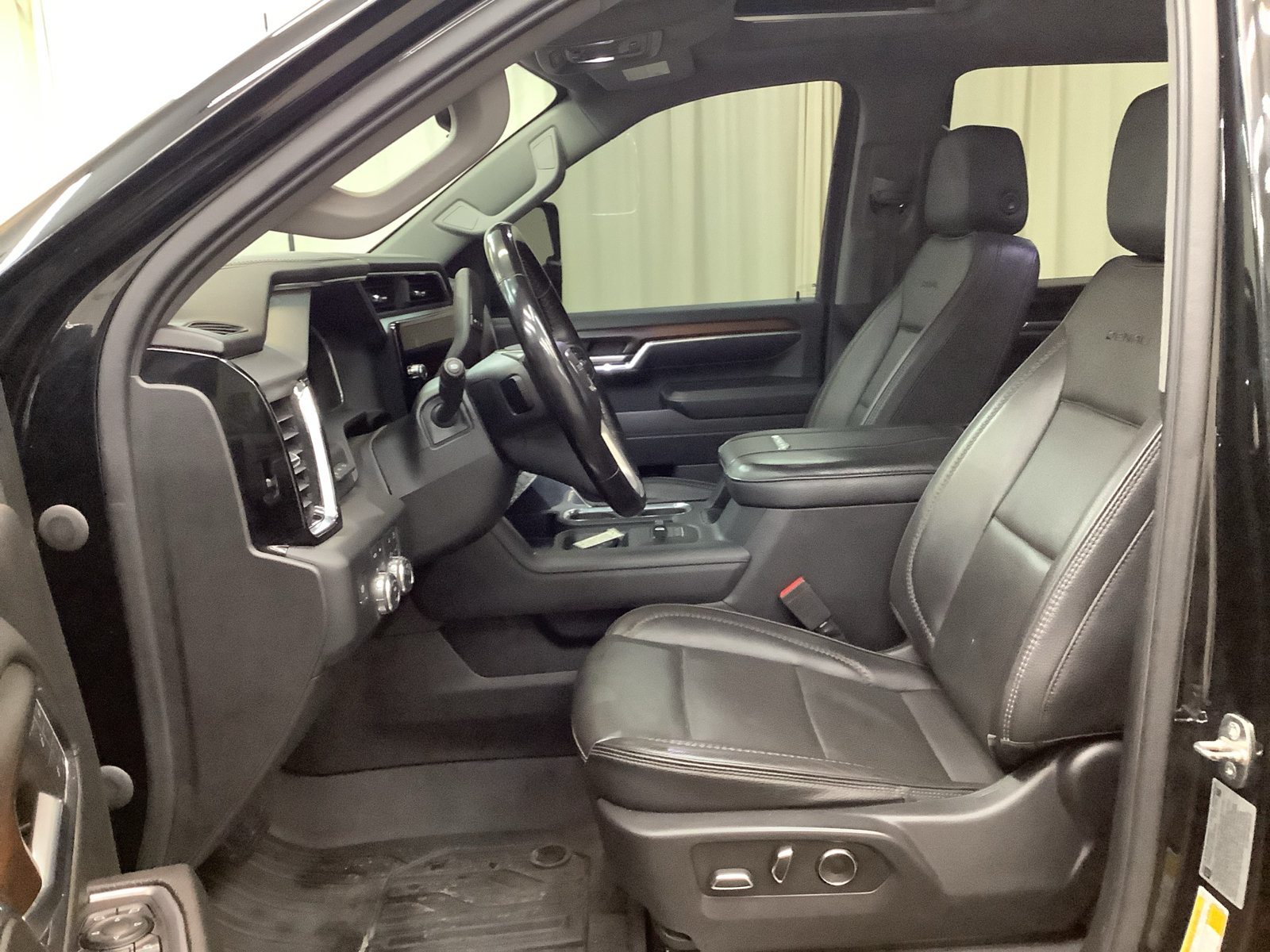 Used 2024 GMC Sierra 2500 Denali w/ Denali Reserve Package AWD/4WD image 15