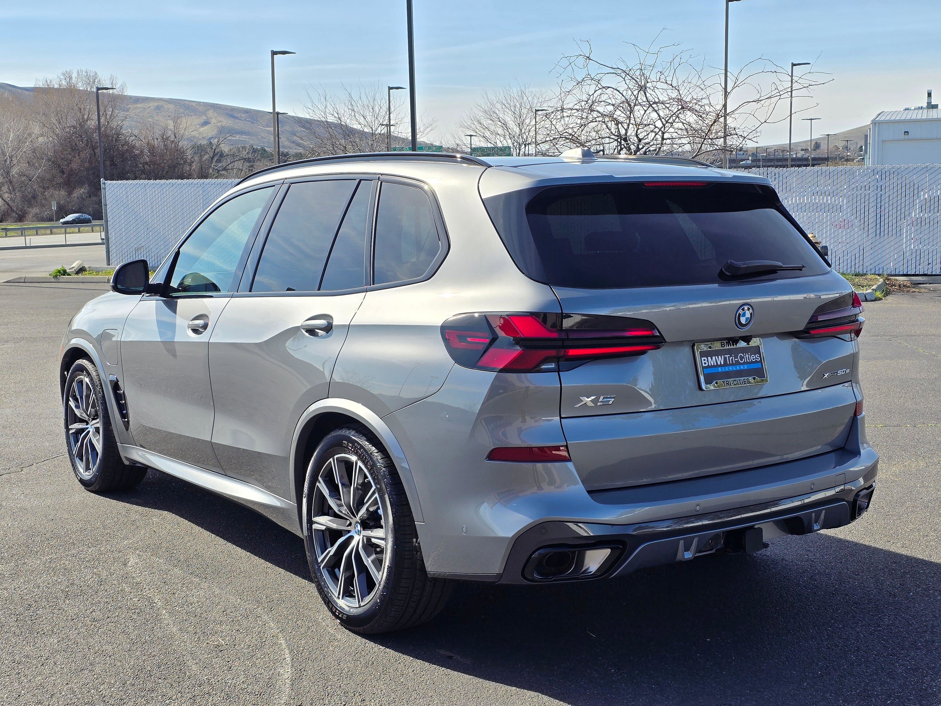 New 2026 BMW X5 xDrive50e w/ Executive Package image 4