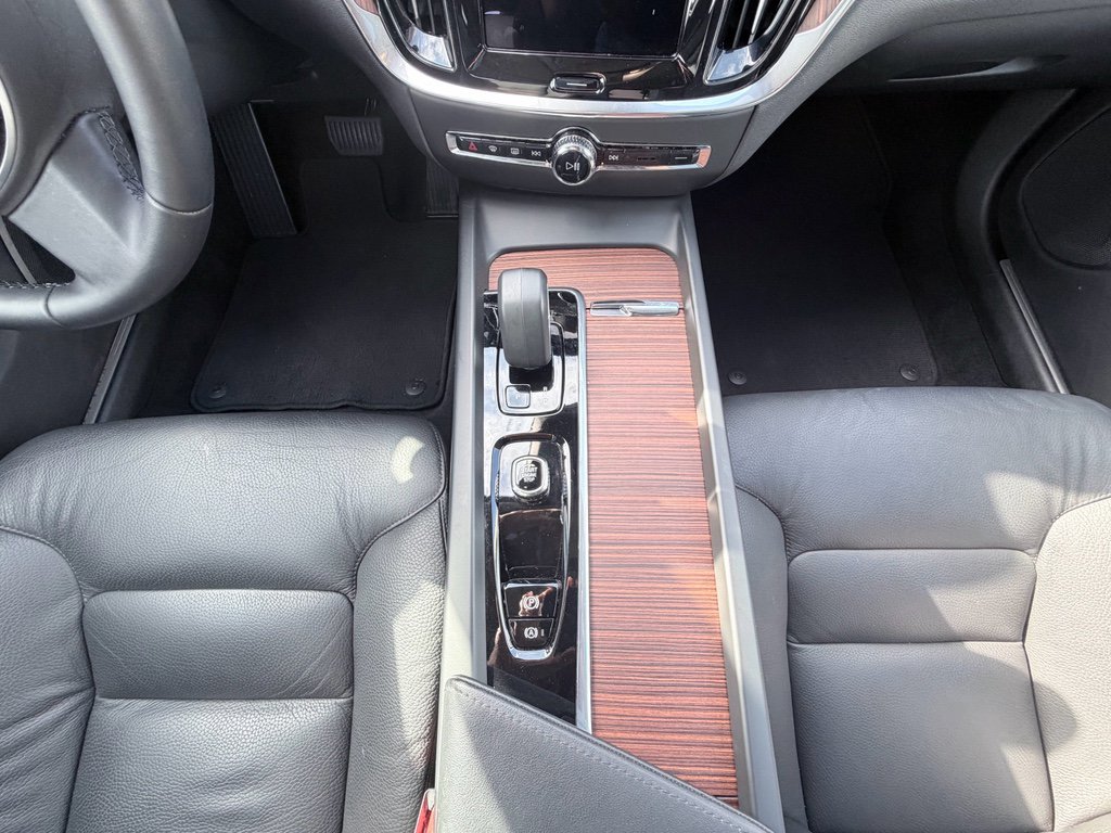 Used 2025 Volvo V60 B5 Cross Country Plus image 13