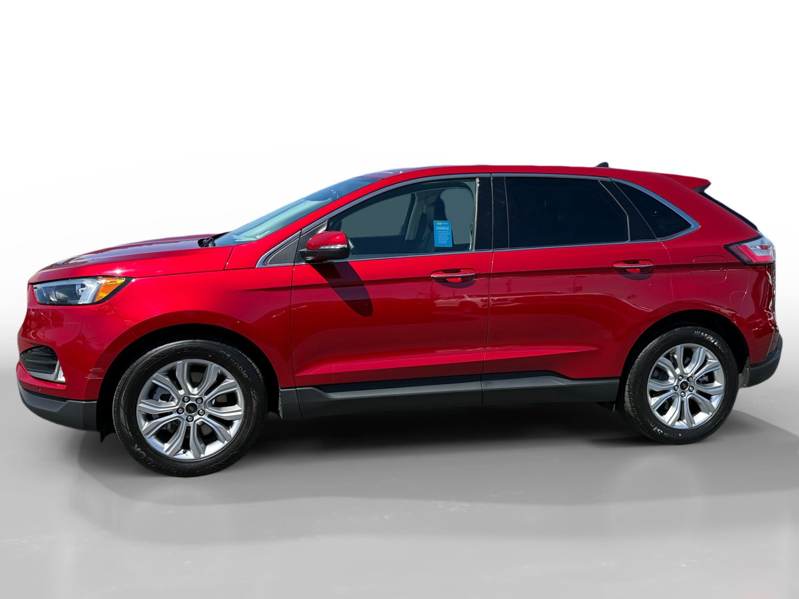 Used 2023 Ford Edge Titanium AWD/4WD image 2