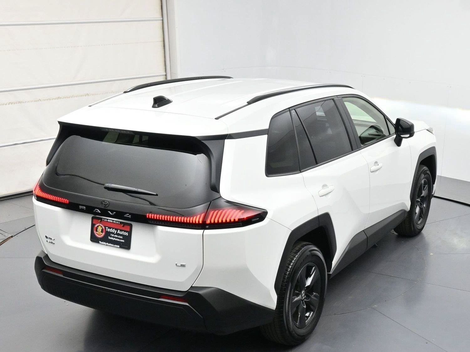 Used 2026 Toyota RAV4 LE AWD/4WD image 35