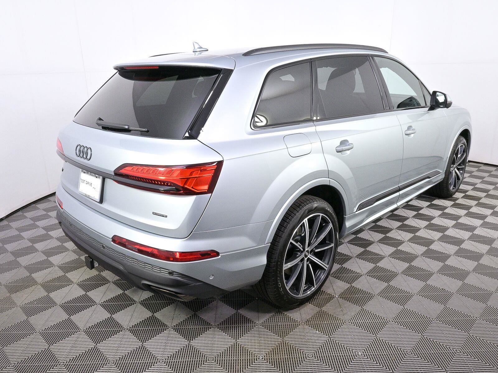 New 2026 Audi Q7 2.0T Premium Plus AWD/4WD image 3